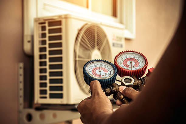 Professional Hvac technician working in Glenwood Landing, NY